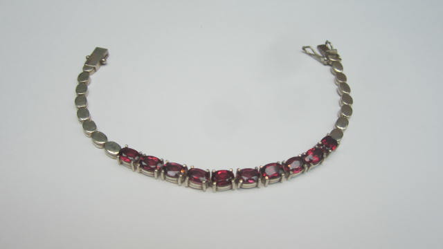 Garnet Bracelet Image