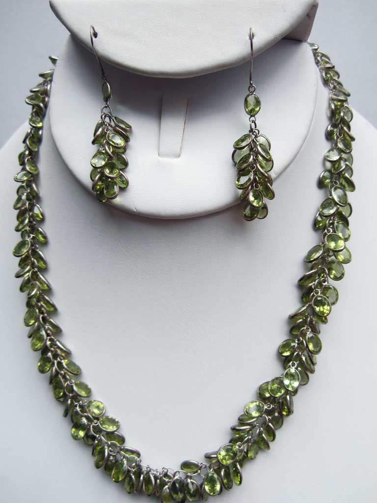 Grape Design Earring & Necklace Set Image